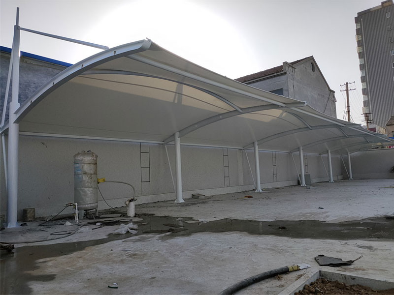 立柱起冒汽车棚