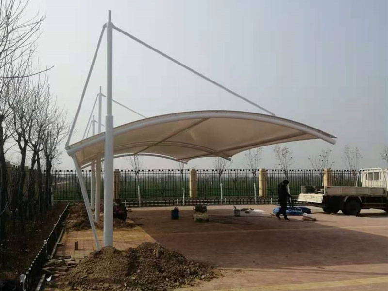 立柱起冒汽车棚