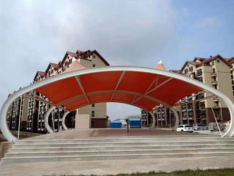 双立柱起拱车棚