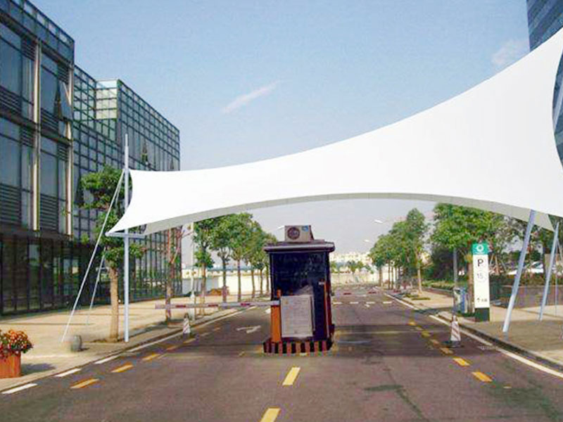 如何清除膜结构出入口表面的灰尘。